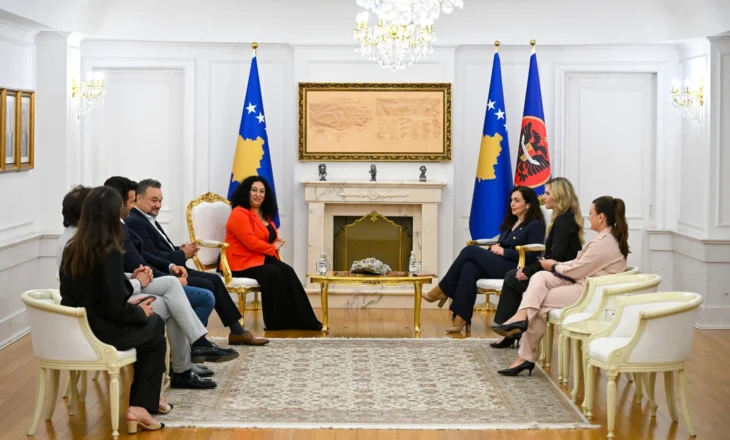 Presidentja Osmani pret Ramë Lahajn dhe yjet e Festivalit Ndërkombëtar të Operës në Kosovë