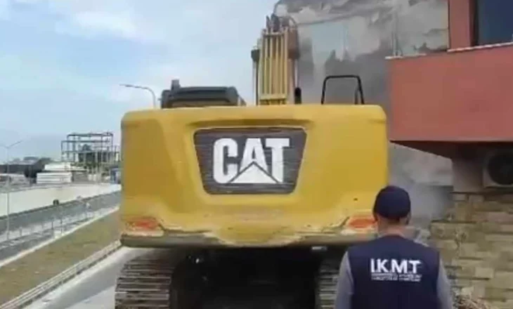 Prishja e 11 ndërtimeve pa leje, dhjetëra forca policore, inspektorë dhe fadromat e IKMT drejt Thethit