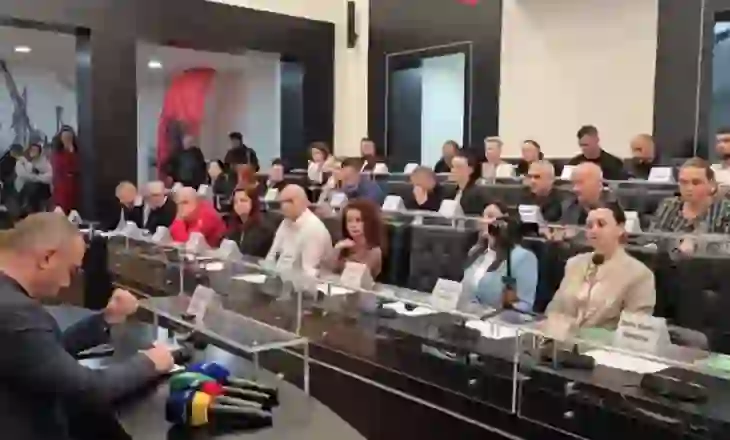 Projektvendimi për rindërtimin- Dështon mbledhja e këshillit bashkiak Durrës! Opozita braktis mbledhjen