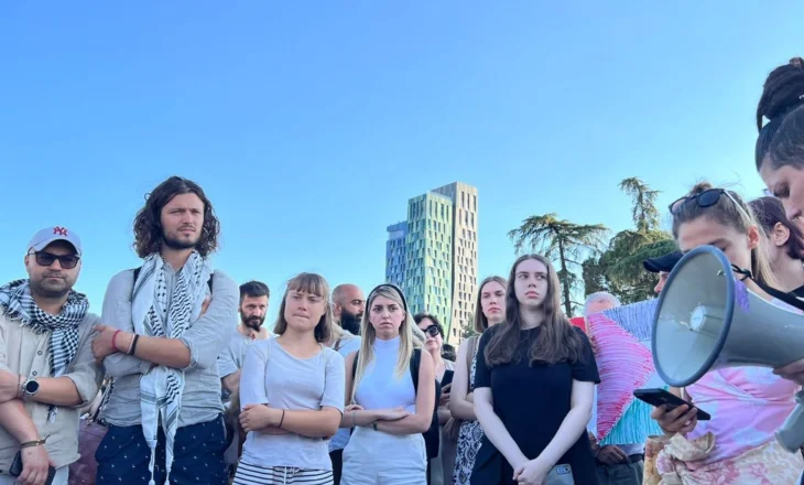 Protesta për Palestinën në Tiranë, marshimit i bashkohet aktivistja Greta Thunberg! Protestuestit përplasen me policinë