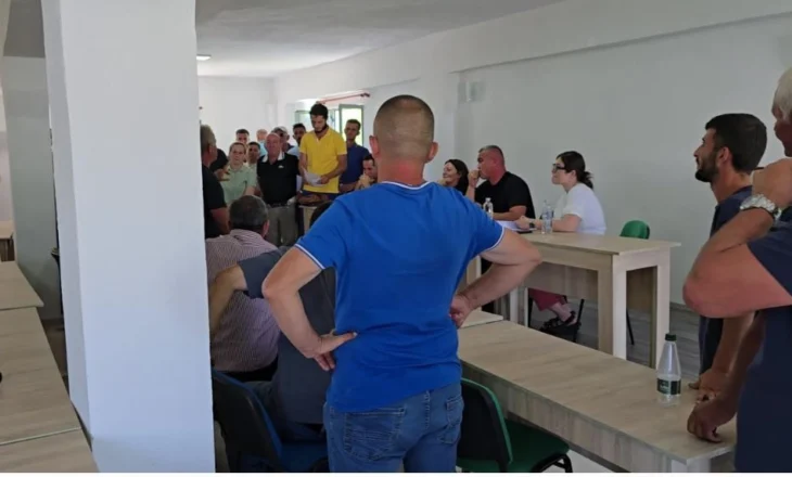 Protestë kundër ndërtimit të HEC-it Doma mbi lumin e Lusës në Klos, banorët futen me forcë në bashki