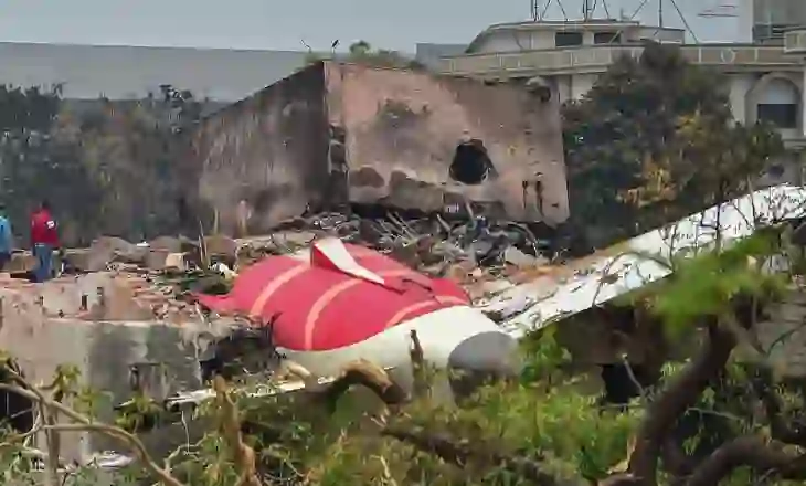 Pse audioja e kabinës së pilotit thellon misterin e rrëzimit të Air India?