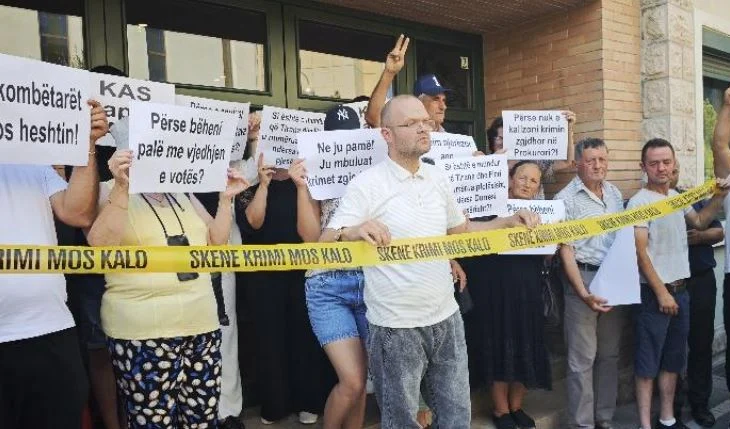 Pse Aulon Kalaja nuk shkon të protestojë tek selia e PD-së?