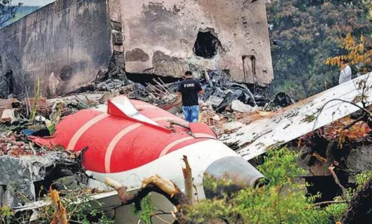 “Pse e ndërpreve”/ Zbulimi i frikshëm për aksidentin tragjik të Air India, një nga pilotët çaktivizoi çelësat e kontrollit të karburantit?