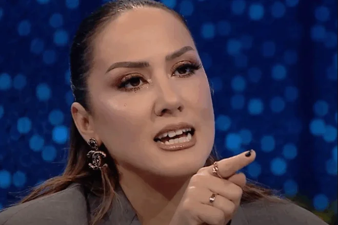 “Pse nuk më keni thënë”, Çfarë ndodhi? Arbana Osmani ‘shpërthen’ me tone të ashpra ndaj ndjekësve të saj, ja arsyeja