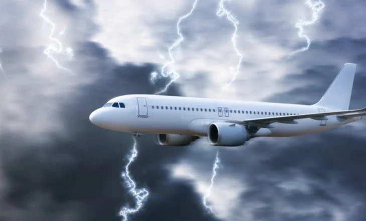 Pse turbulencat në aeroplan po bëhen më të shpeshta dhe më të rënda