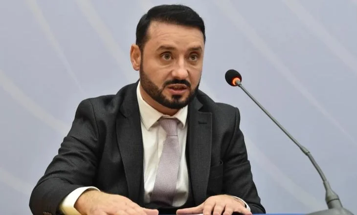 Pse u largua Florian Sulejmani dhe çfarë fshihet pas dorëheqjes së tij si kreu i AMP, zbardhen prapaskenat