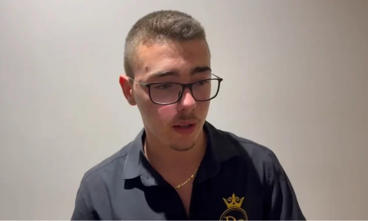 ‘Punon për shpenzimet e maturës, është nxënës i shkëlqyer’, reagimi i mësueses së kamerierit që u dhunua nga polici: Të merren masa