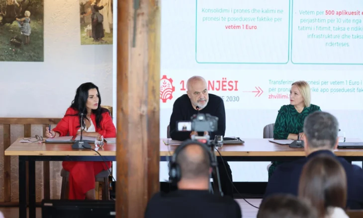 Qeveria hap “thesin” për bujqësinë, Rama takime me fermerët në Cërrik, premton rritjen e mbështetjes