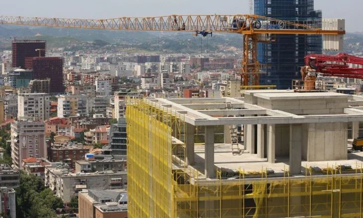 Qeveria u fali ndërtuesve të paligjshëm mbi 2 milionë euro tarifa
