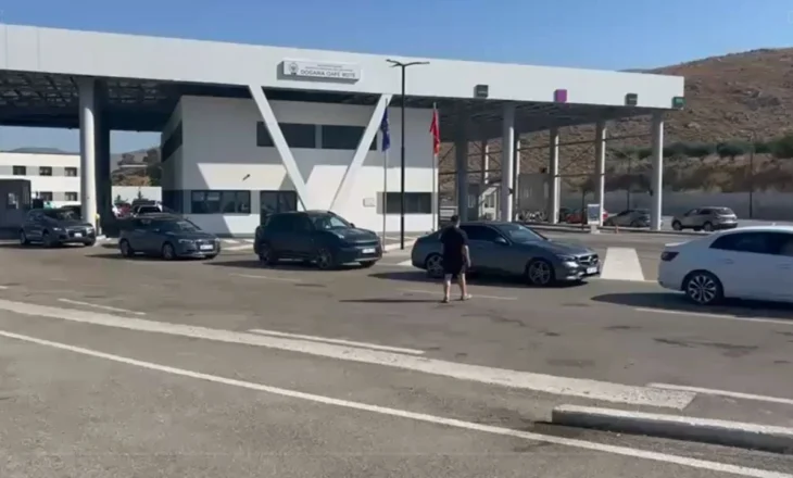 Radhë të gjata e vonesa në pikën kufitare të Qafë-Botës pasi policia greke arrestoi 14 punonjës të doganës