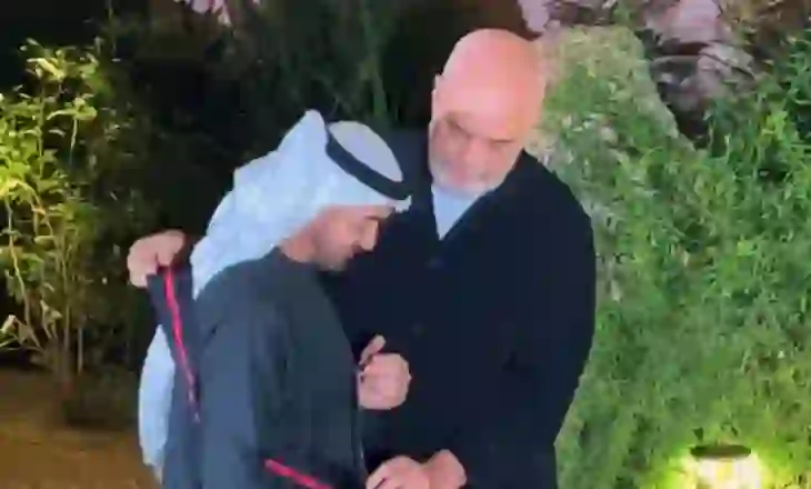 Rama i akordon Presidentit të Emirateve të Bashkuara “Yllin e Mirënjohjes Publike”
