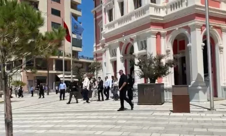 Rama me laps dhe letër në Vlorë! Ndryshime edhe në strukturat e PS-së, kryesocialisti emëron drejtuesit e rinj