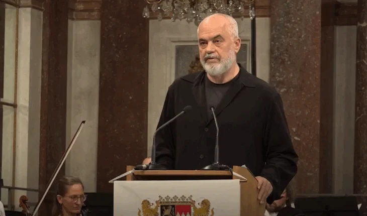 Rama në Bavari: Europa gjendet e rrethuar nga oshëtima e armëve dhe frika e copëtimit