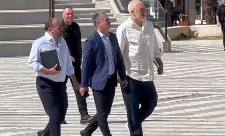 Rama publikon fotot: Doli në dritë Lungomarja me heqjen e barrikadave absurde