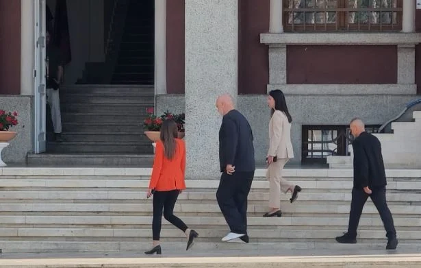 Rama vijon “turin e pastrimeve”, kryeministri mbërrin në Durrës pas “goditjes” në Fier, ja çfarë pritet të ndodhë