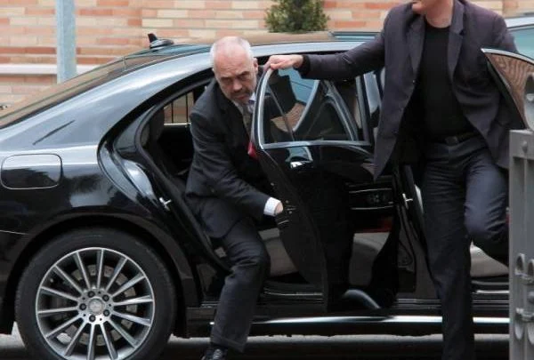 Rama zhvillon takim ‘kokë më kokë’ me deputetët e zgjedhur të Tiranës dhe përfaqësues të bashkisë, ja fokusi…
