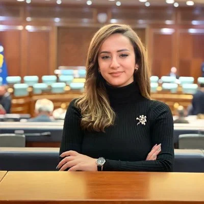“Refuzojnë të marrin pjesë në votim”/ Mos konstituimi i Kuvendit, flet deputetja e LV: Shkelje…