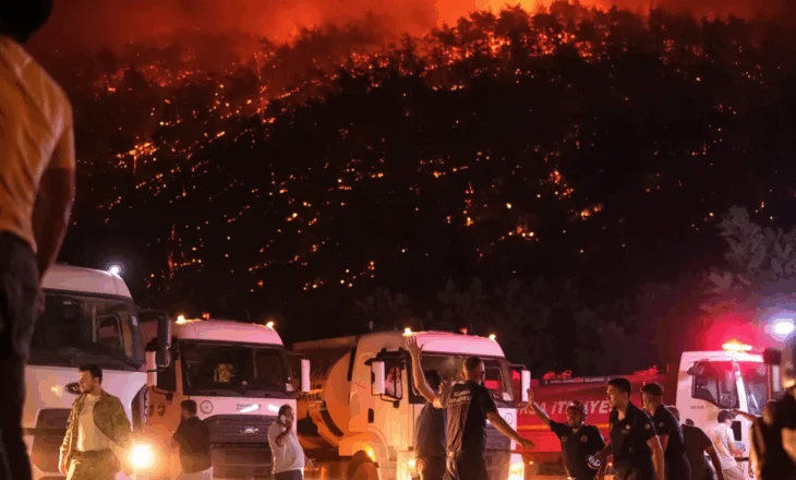 Reuters raportim për zjarret: Flakë në Turqi, Greqi dhe Shqipëri mes valës së të nxehtit të fortë mesdhetar