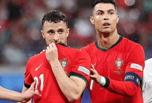 Ronaldo zhgënjeu të gjithë, ja përse mungoi në funeralin e Diogo Jotës dhe vëllait të tij