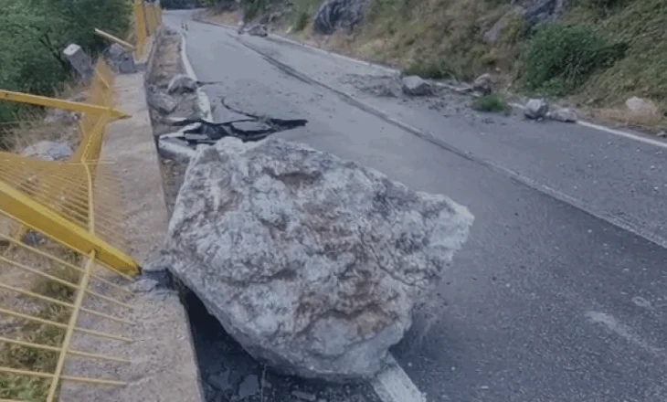 Rrëshqitje gurësh në hyrje të tunelit të Shkopetit, dëmtohet një pjesë e murit mbajtës të rrugës
