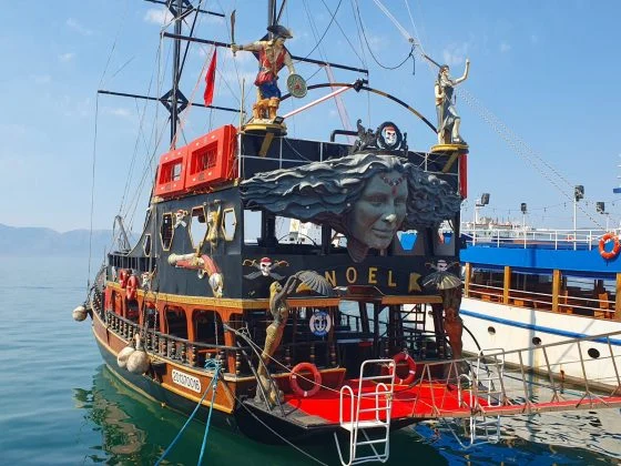 Rritet turizmi në Sazan-Karaburun, rreth 9 mijë vizitorë vetëm në qershor