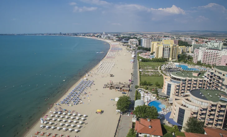 Sa i ka shtrenjtuar çmimet e apartamenteve në bregdet kërkesa nga të huajt  
