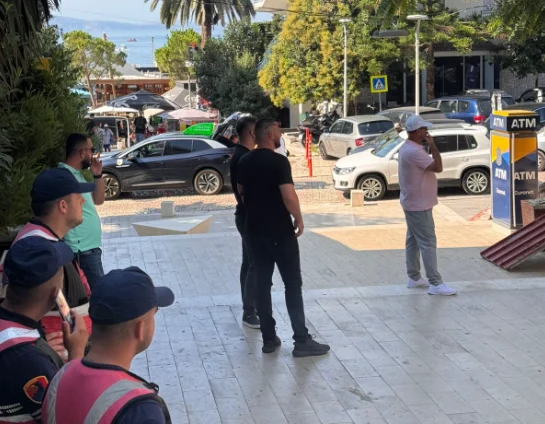 Sarandë: Nis aksioni për lirimin e hapësirave publike, hiqet kioska e parë