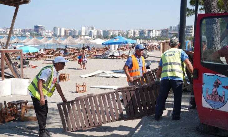 Sekuestrohen çadra dhe shezlongë në Vlorë, Rama: Një tjetër sipërfaqe plazhi publik i është rikthyer turistëve dhe qytetarëve