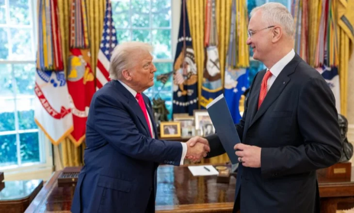 Serbia fton Trumpin në Beograd, ambasadori i ri dorëzon letrat kredenciale në Shtëpinë e Bardhë