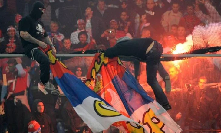 Serbia gjobitet nga FIFA dhe i mbyll 15% të stadiumit për ndeshjen e radhës, përfiton Anglia
