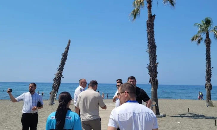 Sezoni turistik/ Kontroll në Shëngjin për abuzimet me hapësirat publike dhe çmimet e parkingjeve