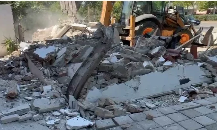 Shembet godina në Vlorë, vijon aksioni për lirimin e hapësirave publike