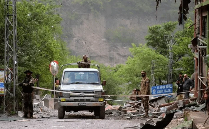Shëmbet pallati në Pakistan, 7 persona humbin jetën