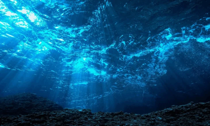 Shkencëtarët kanë zbuluar një oqean nën Tokë që sfidon kuptimin tonë për planetin dhe universin