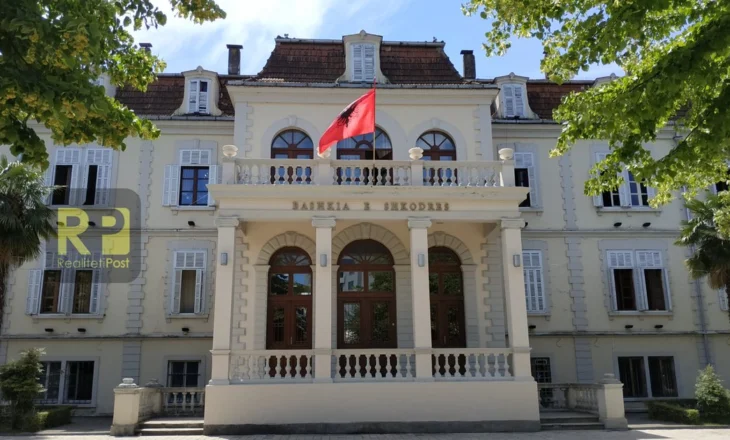 Shkodranët duan të punojnë në Bashki, aplikojnë pas thirrjes së Ramës (SHIFRA)
