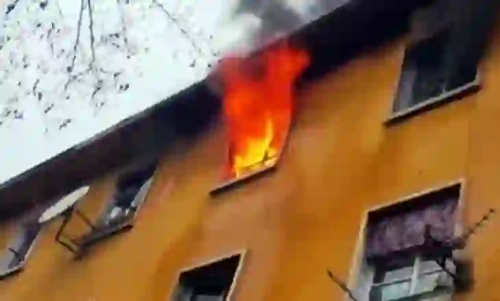 Shkrumbohet banesa në një fshat të Krujës, 14 anëtarë të familjes kërkojnë ndihmë