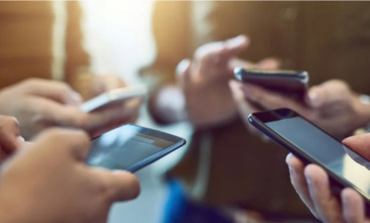 Shpenzimi mesatar i shqiptarëve për komunikimin celular u rrit për të katërtin vit radhazi