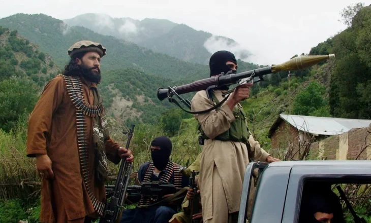 Shpërthen bomba në një automjet, 5 të vrarë dhe 11 të plagosur në Pakistan