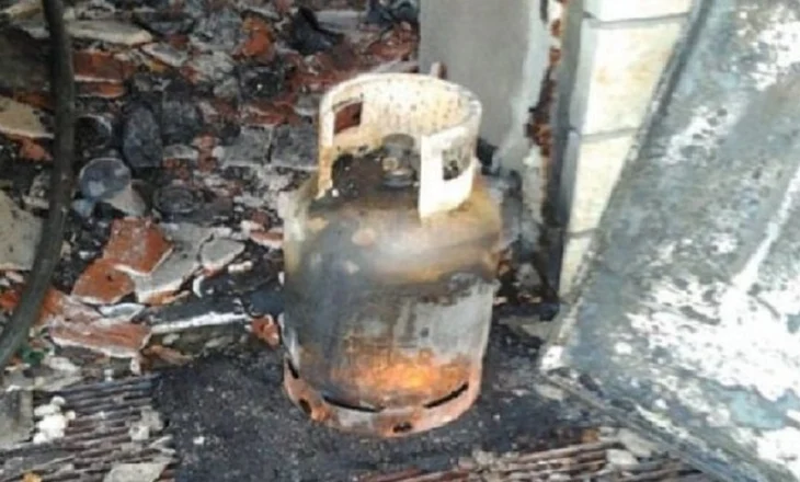 Shpërthen bombula e gazit në një banesë, plagoset pronari