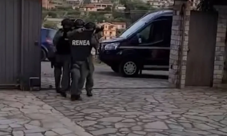 Shpërthimi me lëndë plasëse në automjetin e 31-vjeçarit, kontrolle nga RENEA e FNSH në Sarandë