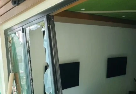 Shpërthimi me tritol në Tiranë/ Dalin pamjet nga lokali, dëme të konsiderueshme (Video)