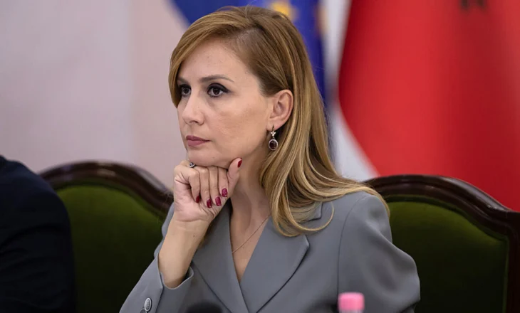 “Shqipëria nuk ka nevojë për amendamente fasadë”/ Reagon deputetja kundër projektligjit: Qeveria po tallet me…