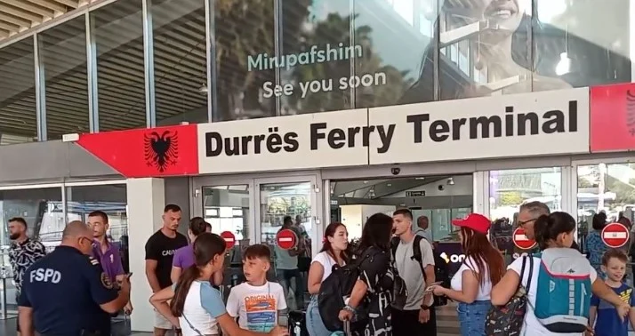 Shqipëria “pushtohet” nga turistët, fluks rekord në hyrje-daljet nga Durrësi