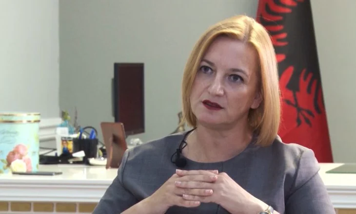 “Shtohen ankesat për ushqimet”, Denaj pezullon inspektorët e AKU-së, ngrihet komision vlerësimi