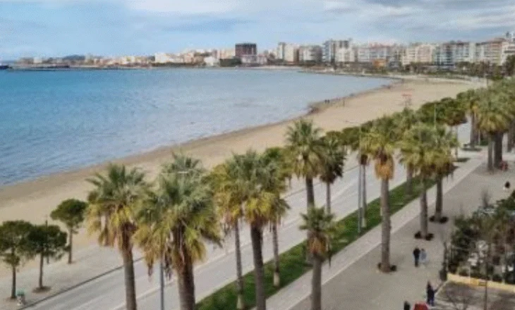 Shtohen plazhet publike në Vlorë, më pak plazhe private se vitin e kaluar