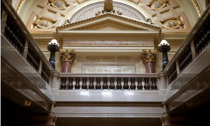 Shumica liberale në Gjykatën Supreme të Wisconsin rrëzon ligjin 176-vjeçar për abortin