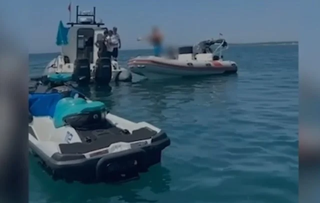 Siguria detare/ Policia aksion në plazhe, bllokohen 36 mjete lundruese, shpëtohen 18 pushues