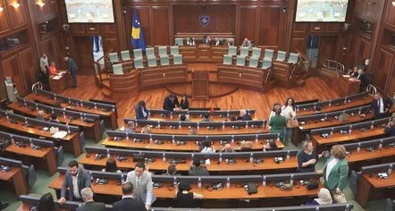 S’ka kompromis për konstituimin e Kuvendit të Kosovës! Partitë politike sfidojnë Gjykatën Kushtetuese