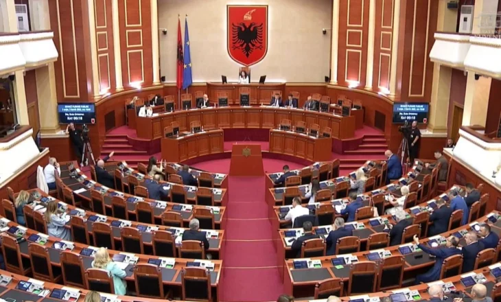 “Skandal mjedisor”/ PD kërkon debat në Kuvend për inceneratorin e Elbasanit, deputeti: Iu vu flaka për zhdukjen e provave! Spiropali: Bëjini kërkesat sipas rregullores